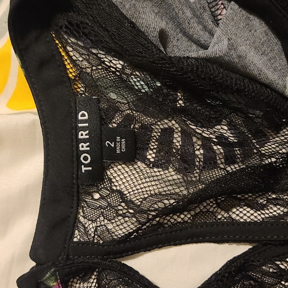 Womens peplum top. black lace at top. Great condition.  Worn 1 time. - Picture 7 of 7